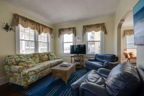 living-room-2.jpg living-room-2.jpg