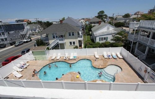 pool.jpg pool.jpg