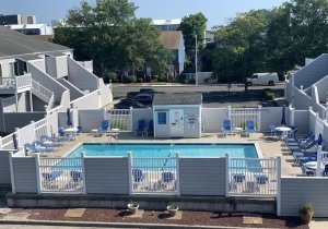 photo-17-pool.jpg photo-17-pool.jpg