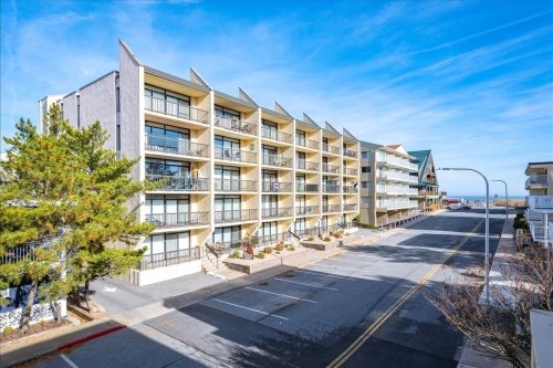 bldg-street.jpg bldg-street.jpg