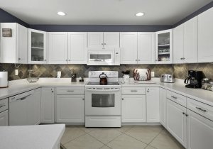 13-kitchen2.jpg
