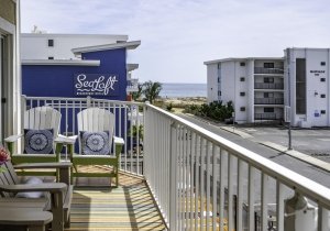 9-balcony3.jpg