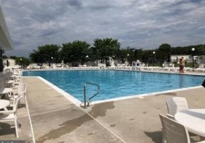 thumbnail-clubhouse-pool.jpg