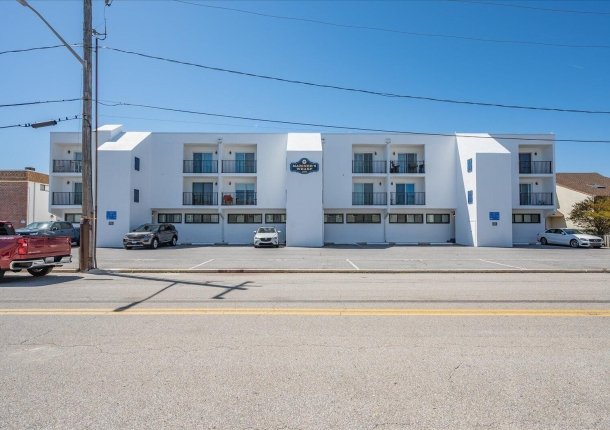 01-edgewater-ave-1.jpg