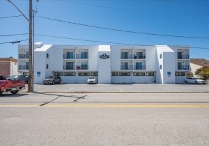 01-edgewater-ave-1.jpg 01-edgewater-ave-1.jpg