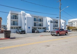 03-edgewater-ave-3.jpg