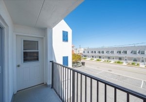 04-edgewater-ave-4.jpg