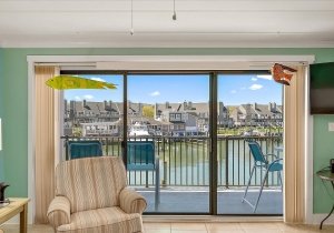 09-edgewater-ave-9.jpg
