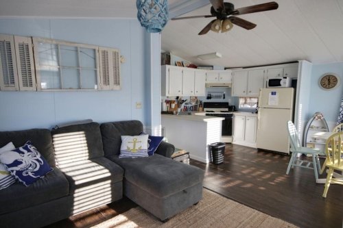 02-living-room.jpg 02-living-room.jpg