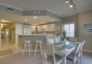 04-dining-area.jpg