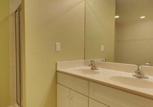 09-bathroom.jpg