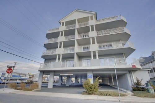 00-exterior.jpg 00-exterior.jpg