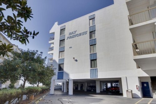 00-exterior.jpg 00-exterior.jpg