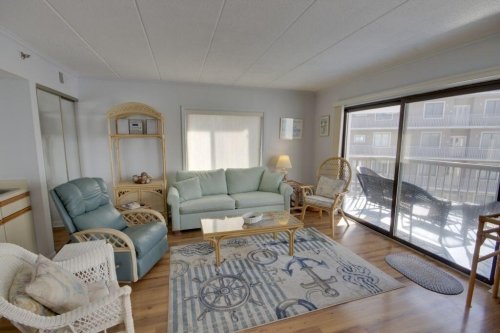 01-living-room.jpg 01-living-room.jpg