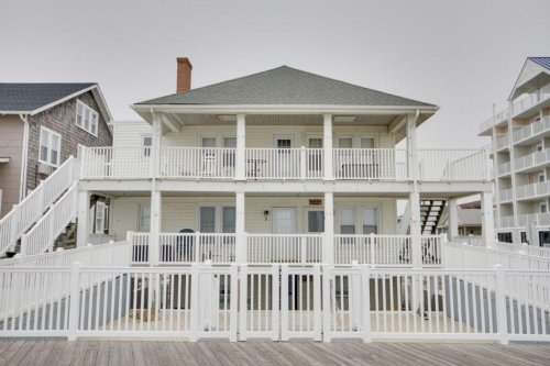 00-exterior.jpg 00-exterior.jpg