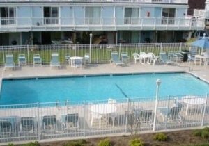 outdoor-pool.jpg