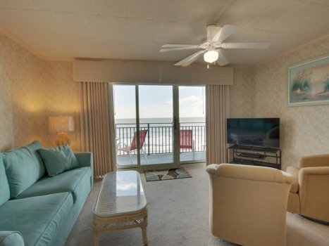 02-living-room.jpg 02-living-room.jpg