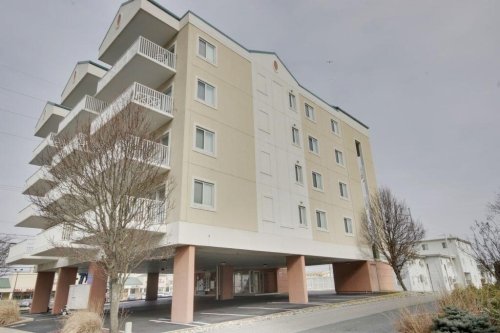 01-exterior.jpg 01-exterior.jpg