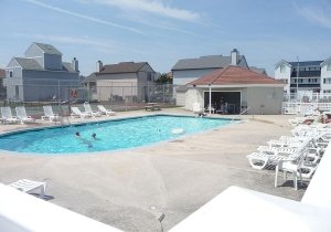 outdoor-pool-tennis-court.jpg