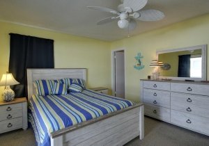 02-master-bedroom.jpg