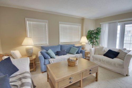 03-living-room.jpg 03-living-room.jpg